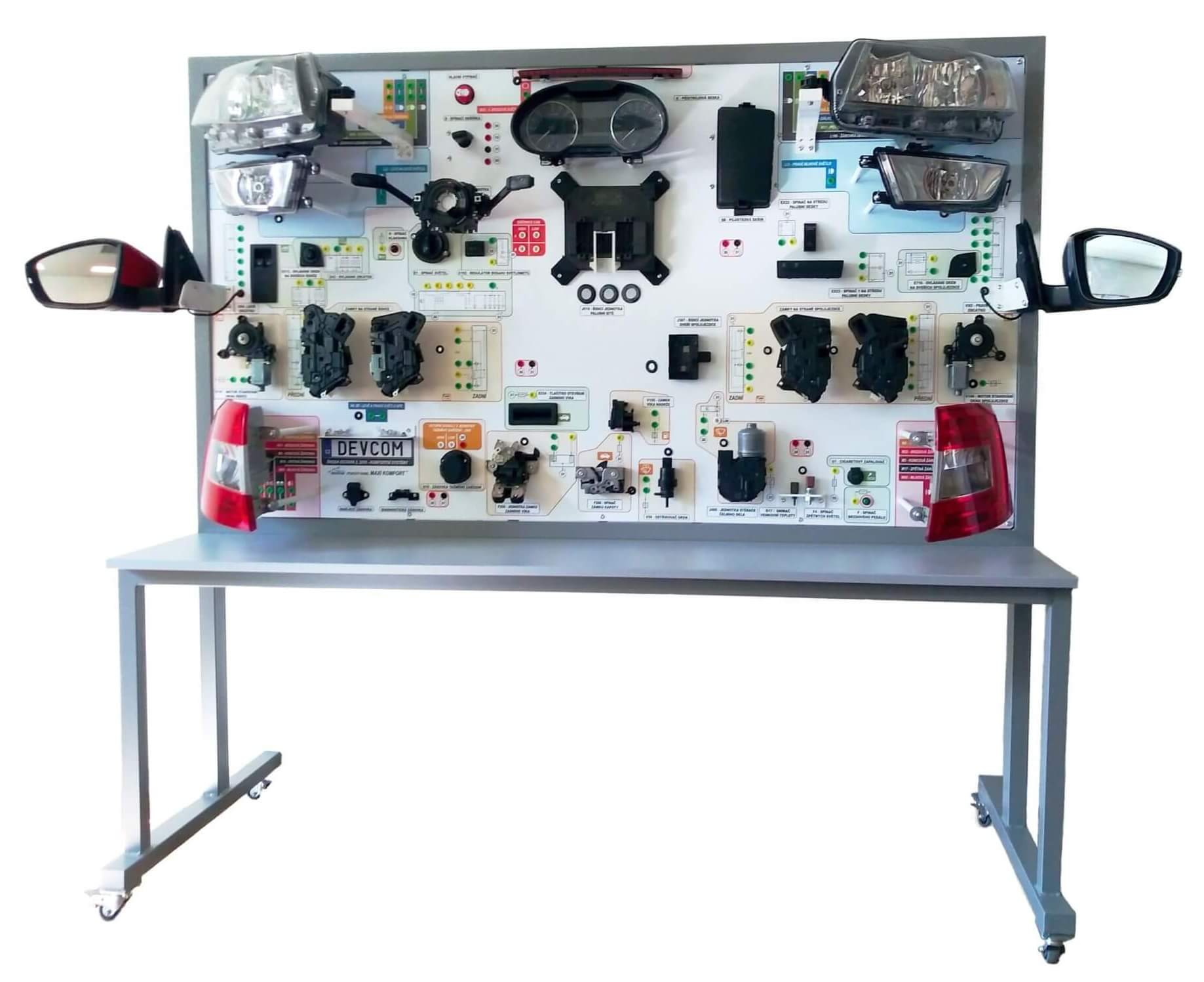 Panel Maxi ComfortSystem je věnovan&yacute; pr&aacute;vě t&eacute;to oblasti: centr&aacute;ln&iacute; elektronice, sběrnici CAN, centr&aacute;ln&iacute;mu zamyk&aacute;n&iacute;, elektrick&eacute;mu ovl&aacute;d&aacute;n&iacute; oken a zrc&aacute;tek i ovl&aacute;d&aacute;n&iacute; světel a směrovek.